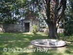 Tovačov, Zámek - hradby